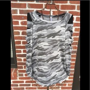 BOUTIQUE HONEYME GREY CAMO TUNIC / SLIT SLEEVES
